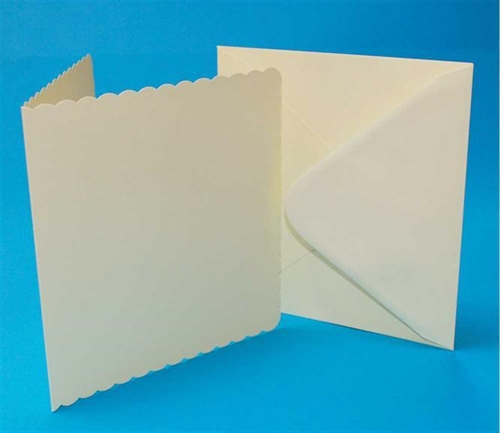 Kort og kuverter Scalloped 50 stk Ivory 12,7x12,7cm